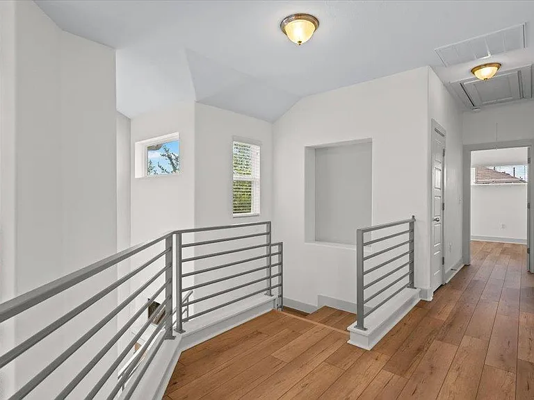 5915 Swayden Ln — Photo 11