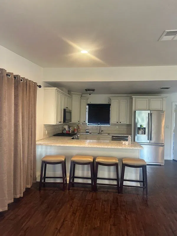 3 bed, 2.0 bath, 1472 sqft, $1,600 — Photo 2