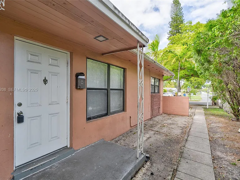 501 SW 9th St #1-2 — Photo 7