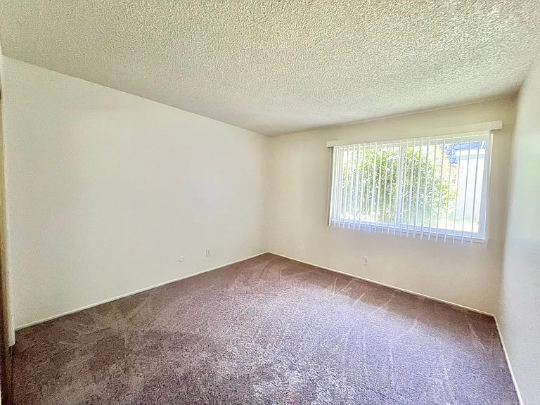 541 - 551 Morse Ave - Laurelwood — Photo 8