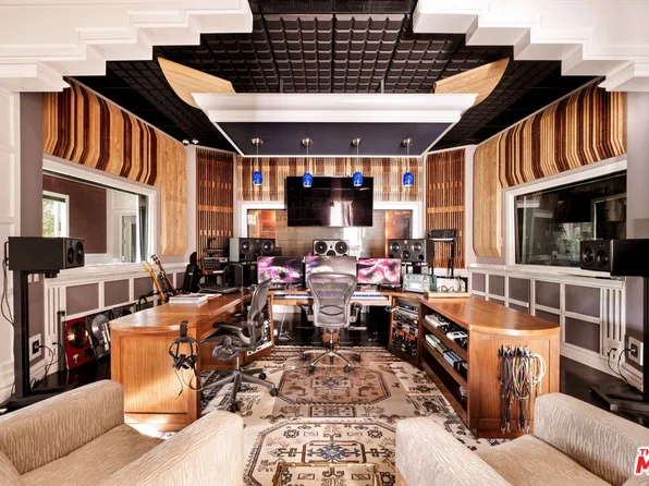 110 S Brighton St, Burbank, CA 91506