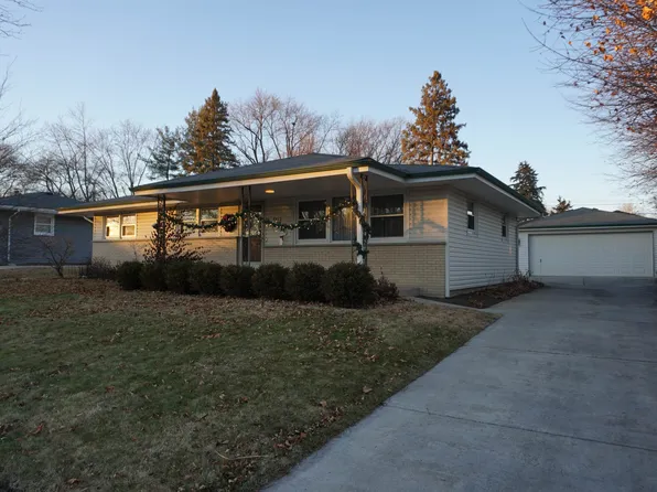 4812 Mohawk Rd, Rockford, IL 61107