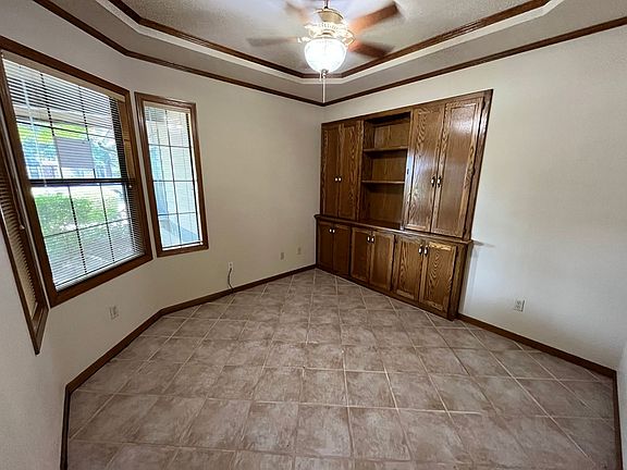 4th image of 1914 S Oakhurst Ct