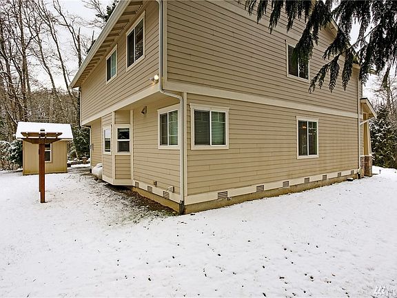 3rd image of 1568 Puget Dr E