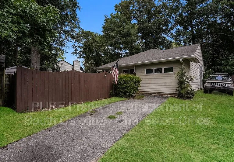 312 Macgregor Dr — Photo 1