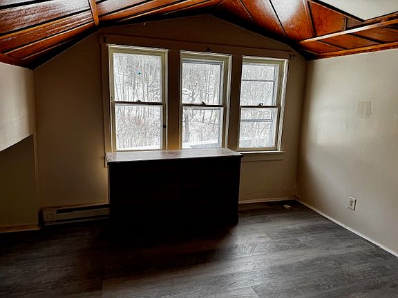 5th image of 103 Carl St #1