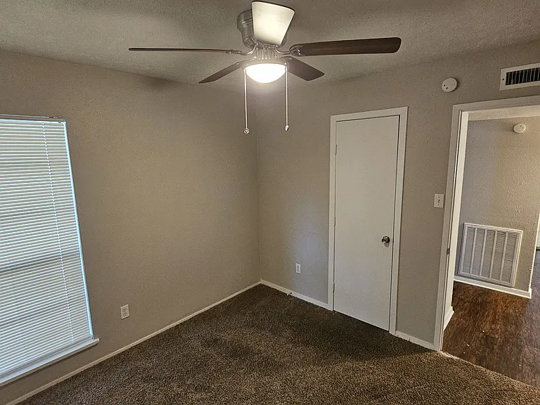 22903 Millgate Dr — Photo 15