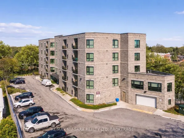 379 Scott St #209, Saint Catharines, ON L2M 0B7