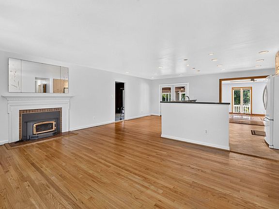 4th image of 5611 Park Dr