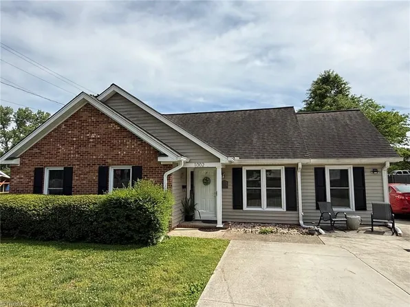 1002 Lawson St, Reidsville, NC 27288
