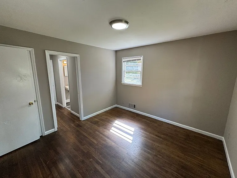 1210 Dewey St — Photo 9