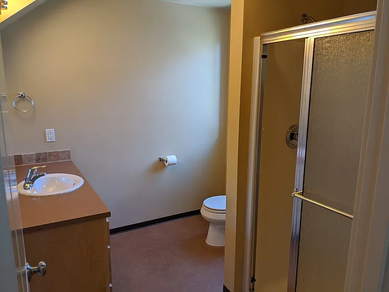 Unit #7 - Bath 1 Unit #7 - Bath 1