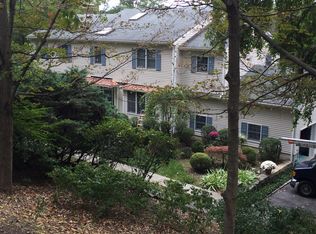 23 Skyview Dr, Armonk, NY 10504