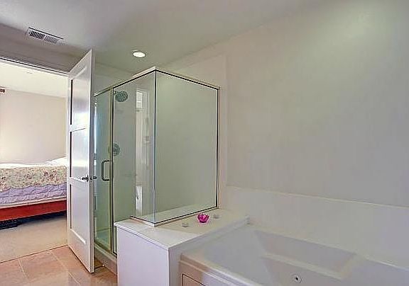 5th image of 14412 Killion St #408