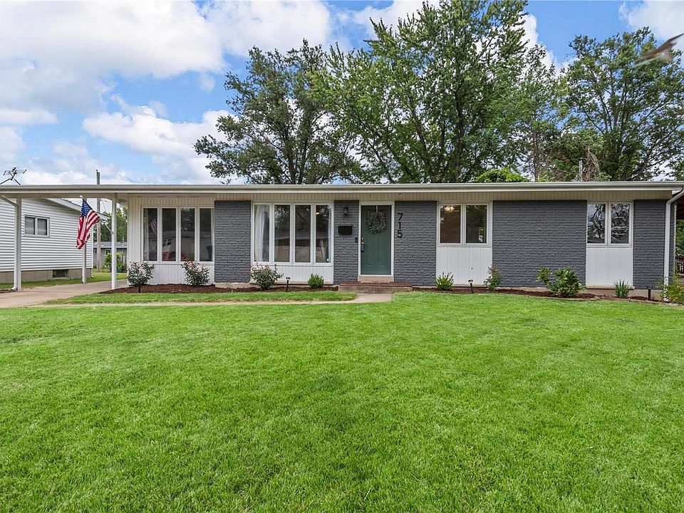 1st image of 715 Pelican Ln