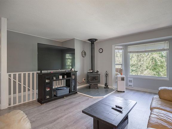 3rd image of 60 Porter Rd