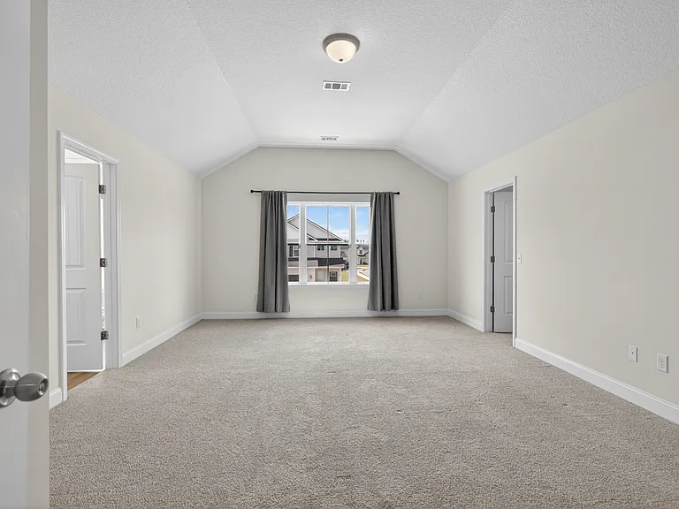 100 Centennial Ct — Photo 25