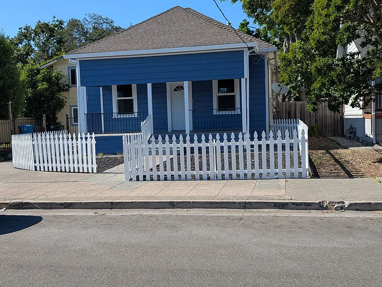 133 10th St — Photo 12
