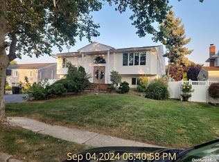 2785 Len Dr, Bellmore, NY 11710