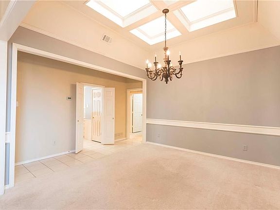 4th image of 3416 Louis Dr
