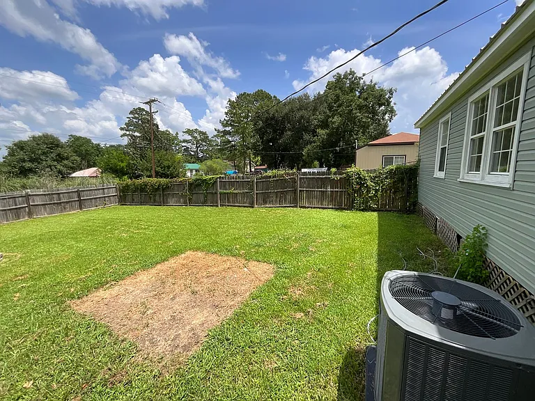 1307 Aaron Ave — Photo 32