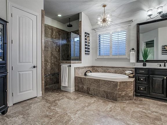 5th image of 1945 Denali Ln