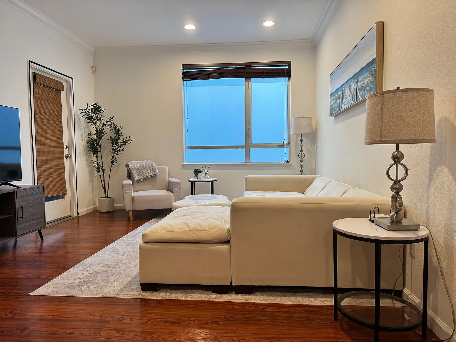 2 bed, 1100 sqft, $4,595 — Photo 4