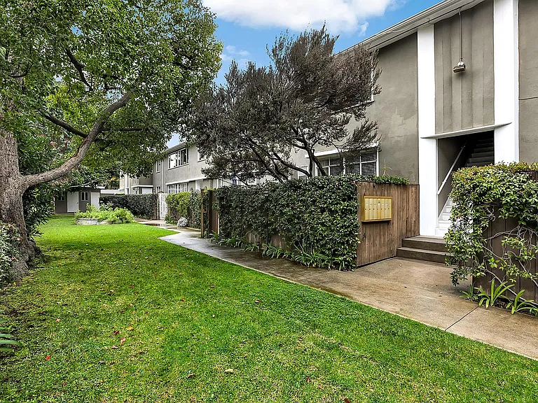 2427 Centinela Ave #G — Photo 15