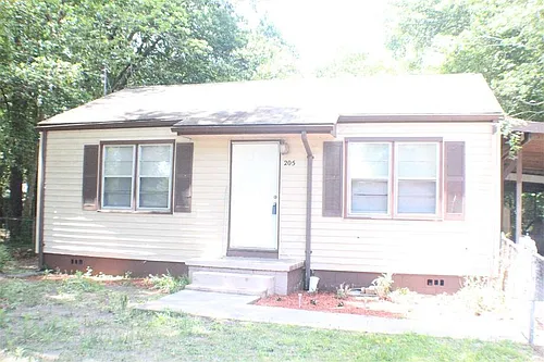 205 Evergreen St Photo 1