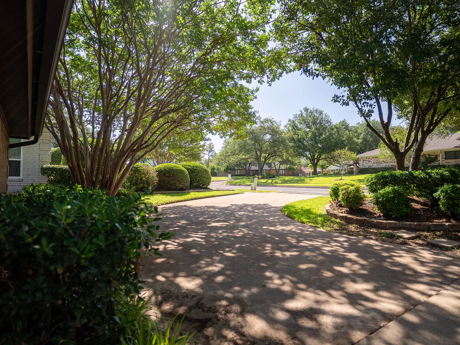 4 bed, 2518 sqft, $6,000 — Photo 2