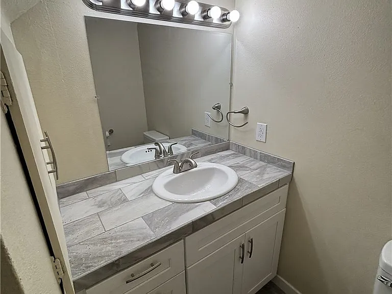9229 Stewart And Gray Rd #A — Photo 8