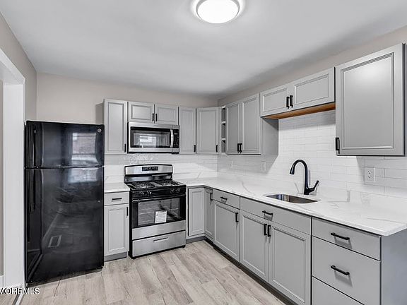 5th image of 700 5th Ave Floor 1