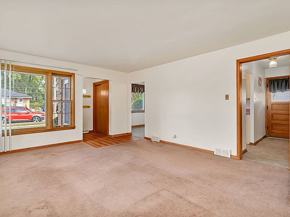 5th image of 8844 S Francisco Ave
