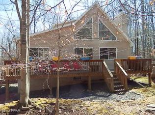 1010 Cottage Ln, Lake Ariel, PA 18436