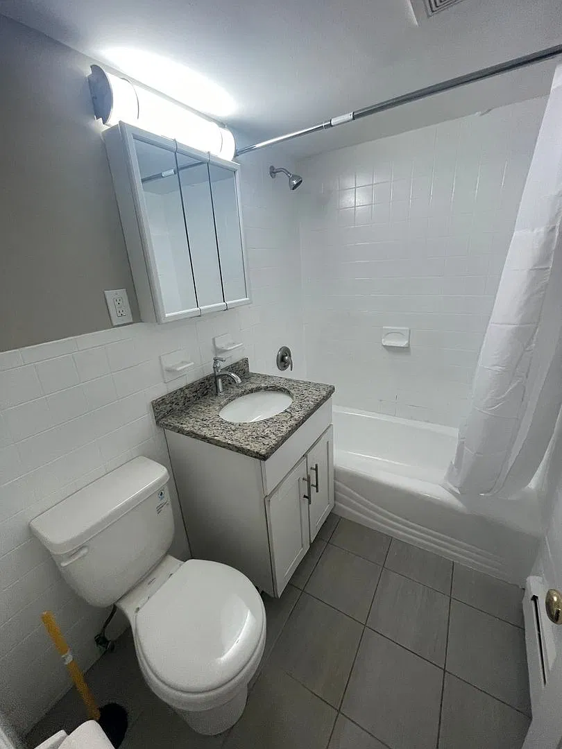 2-Bed H + Hw + Parking Commuters Dream Home — Photo 3