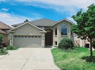 4625 Bunker Ave, Windsor, ON N9G 3A8