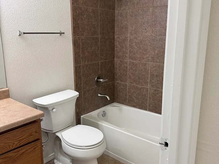 1600 Bradley Ct — Photo 18
