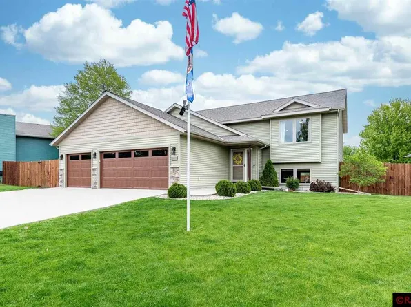 403 Perry St, Eagle Lake, MN 56024