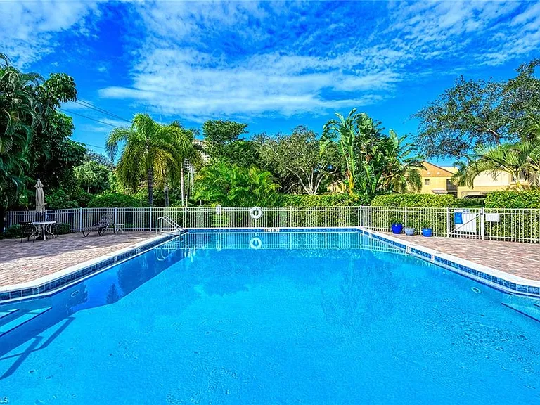 613 Beachwalk Cir #J — Photo 38