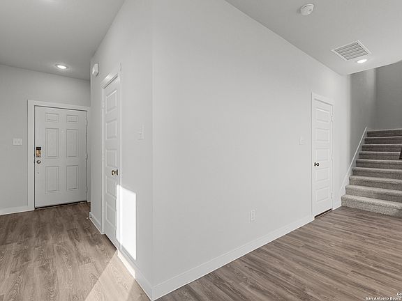3rd image of 5526 Frederick Bluff