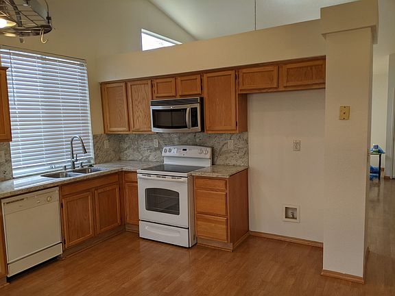 3rd image of 2384 E Cromwell Ave