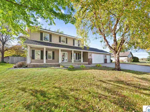 2057 Howard Dr, North Mankato, MN 56003