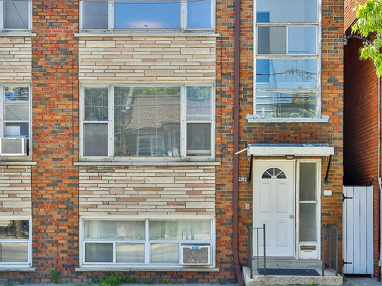242 Jane St #2 — Photo 17