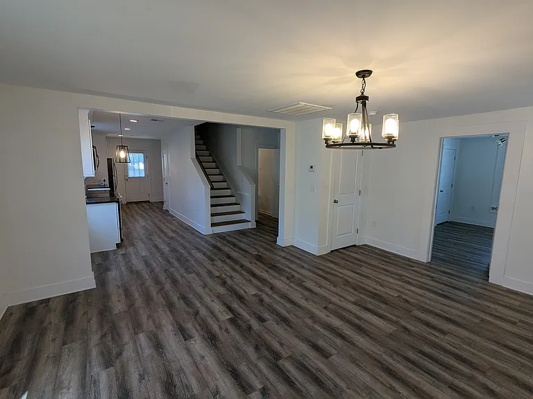516 Trade St — Photo 5