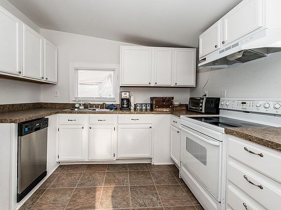 3rd image of 409 Dailey Ave