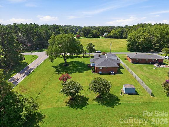 5th image of 2424 Griffith Rd