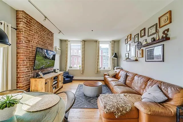 1103 Washington St #7 — Photo 2