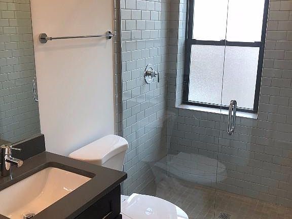 4th image of 2205 W Eastwood Ave #1E