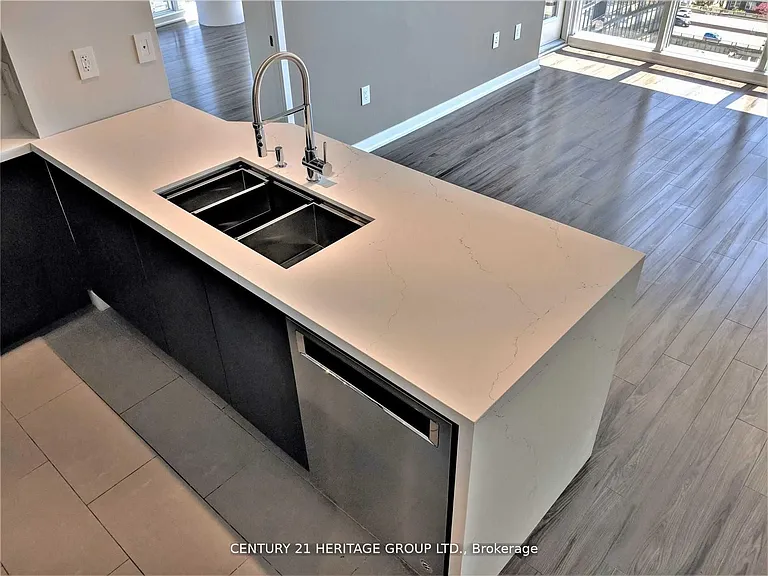 15 Fort York Blvd #1910 — Photo 8