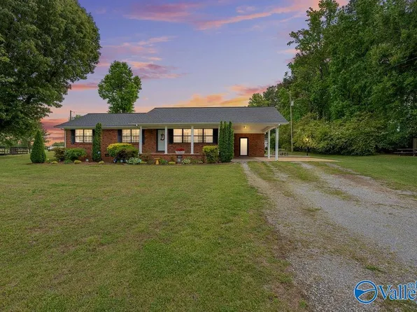 523 Bluff Rd, Section, AL 35771